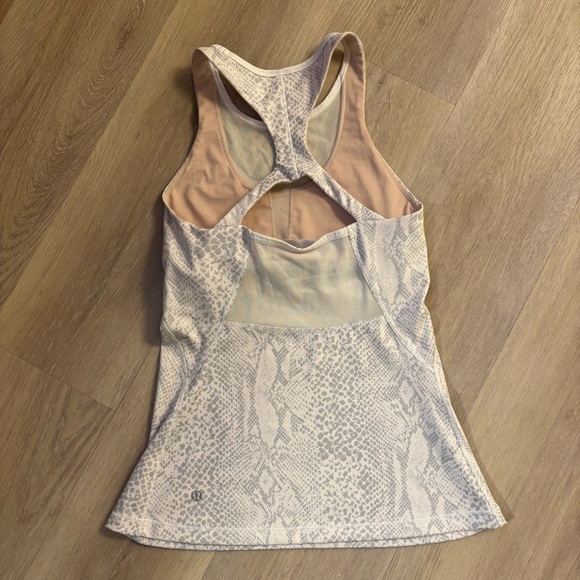 Lululemon Mesh With Me Tank Racer Back Built In Bra White Desert Snake - Picture 4 of 10